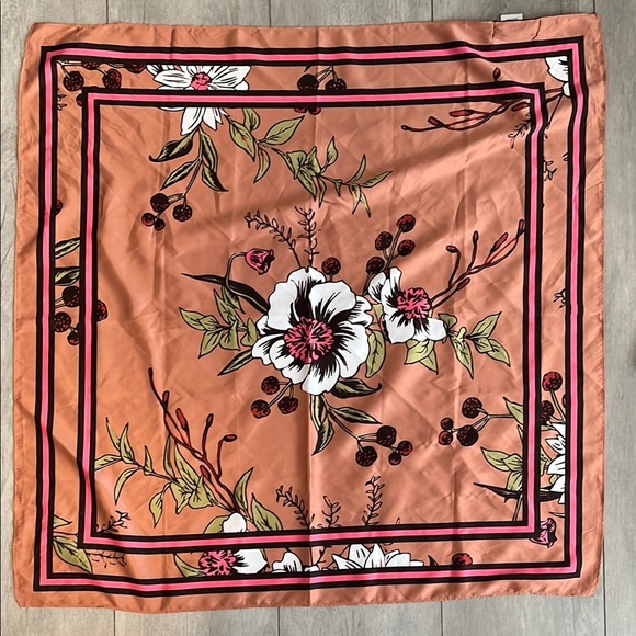 Jessica Simpson NWOT Floral Beige and Pink Square Scarf 27 x 27 - Picture 5 of 7